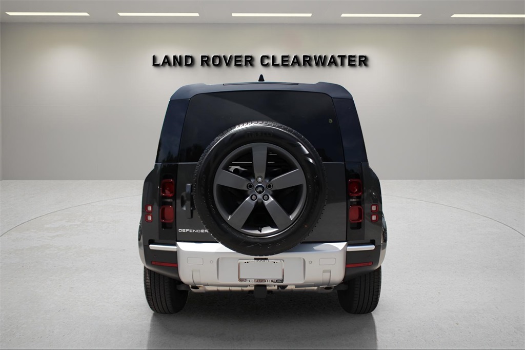2025 Land Rover Defender 110 S photo 3