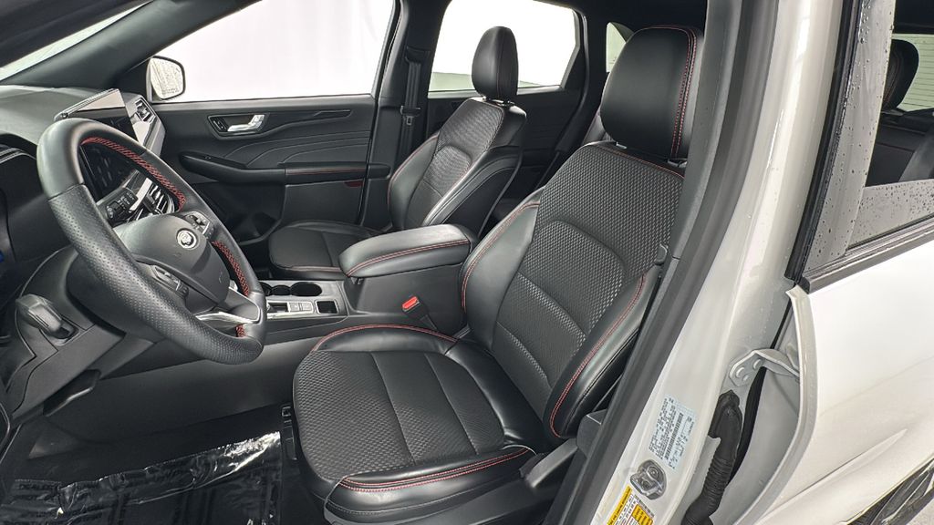 2024 Ford Escape ST-Line Select photo 10