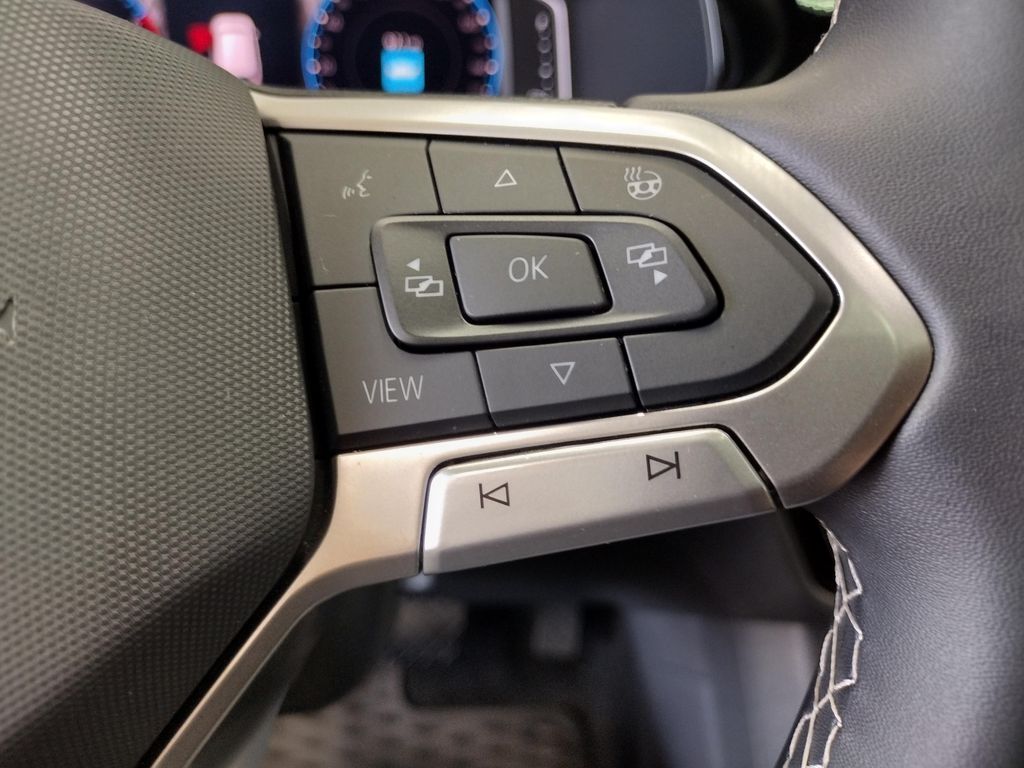 2024 Volkswagen Taos SEL photo 21