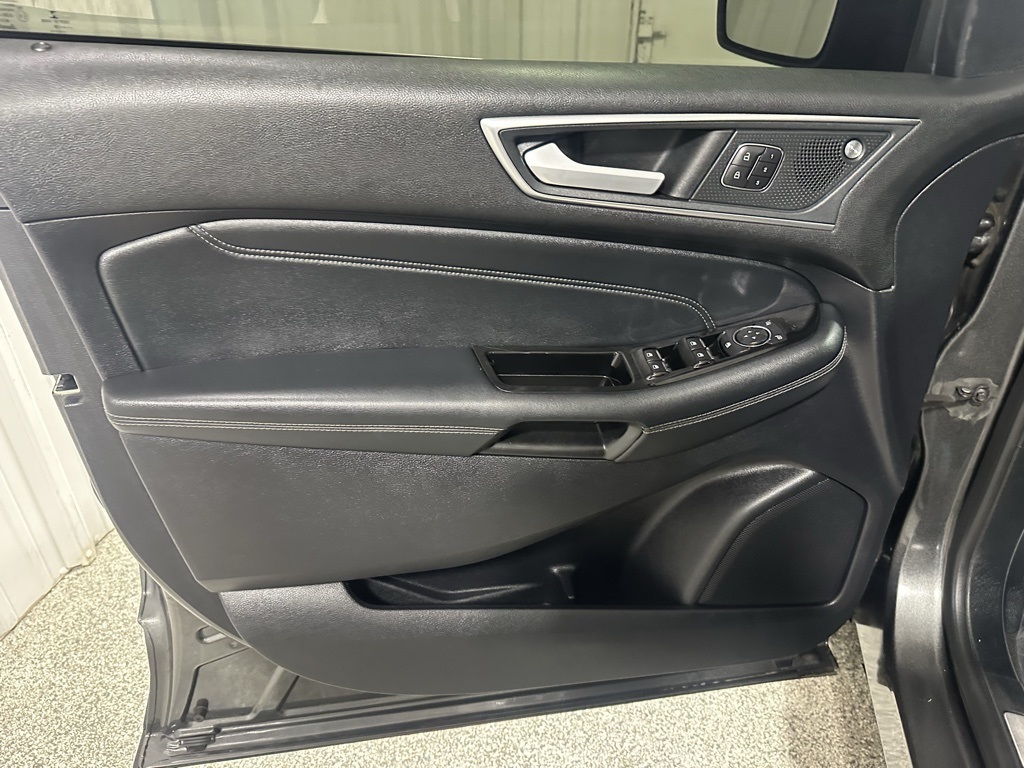 2019 Ford Edge Titanium photo 12