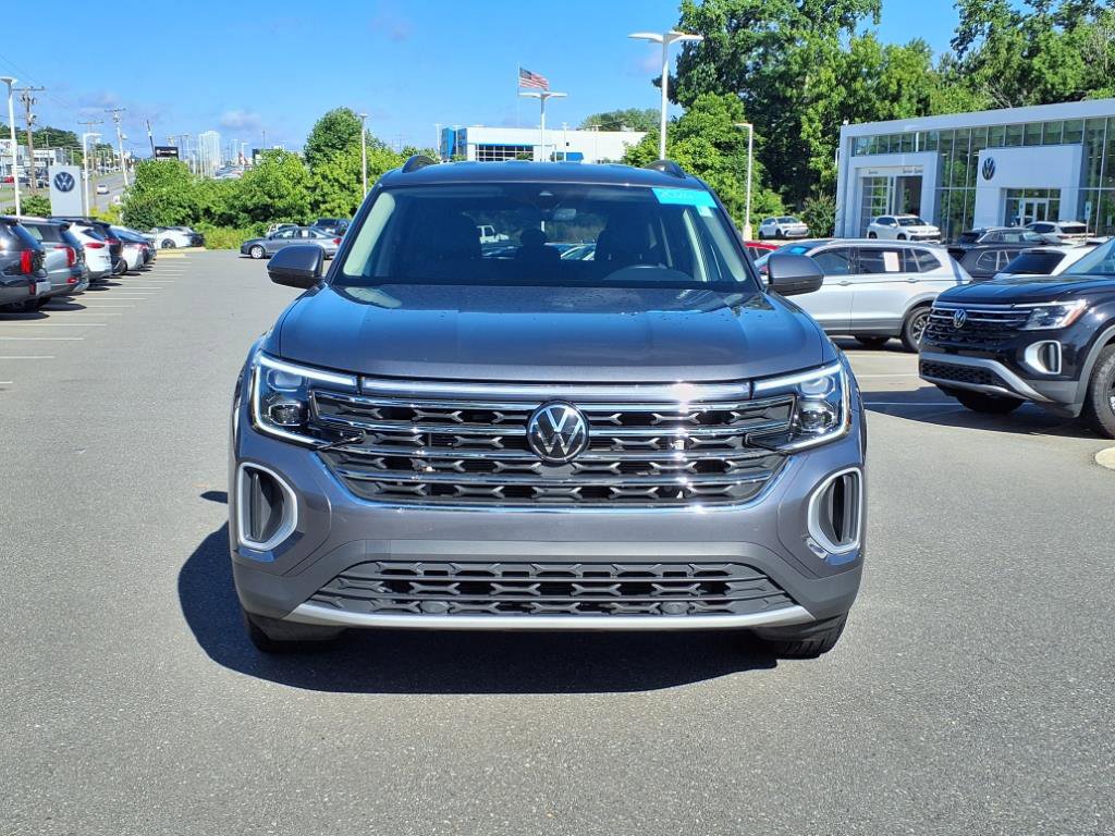 2024 Volkswagen Atlas SE photo 2