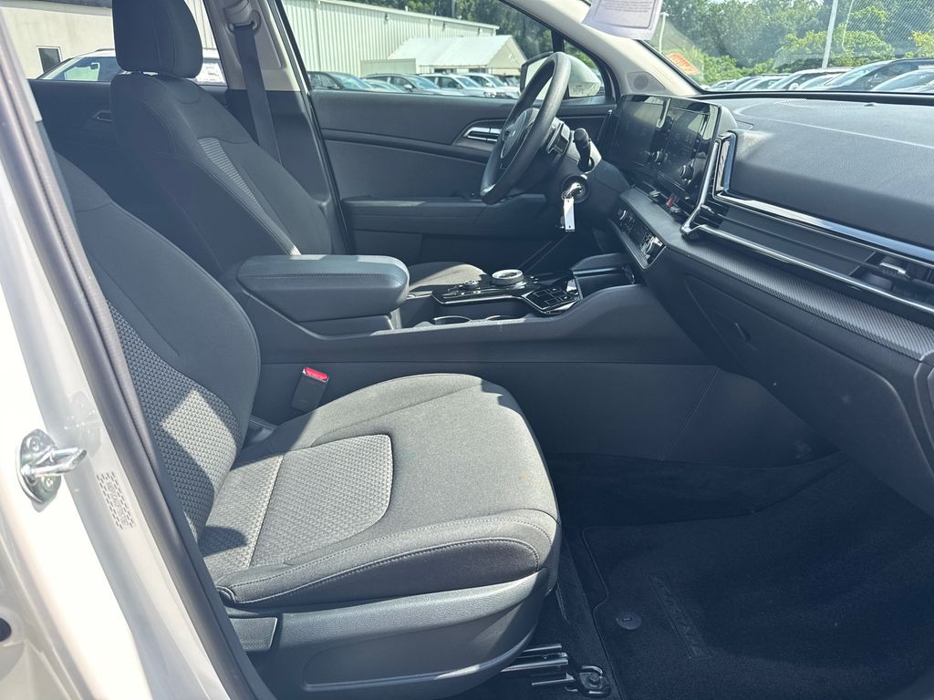 2023 Kia Sportage Hybrid LX photo 13