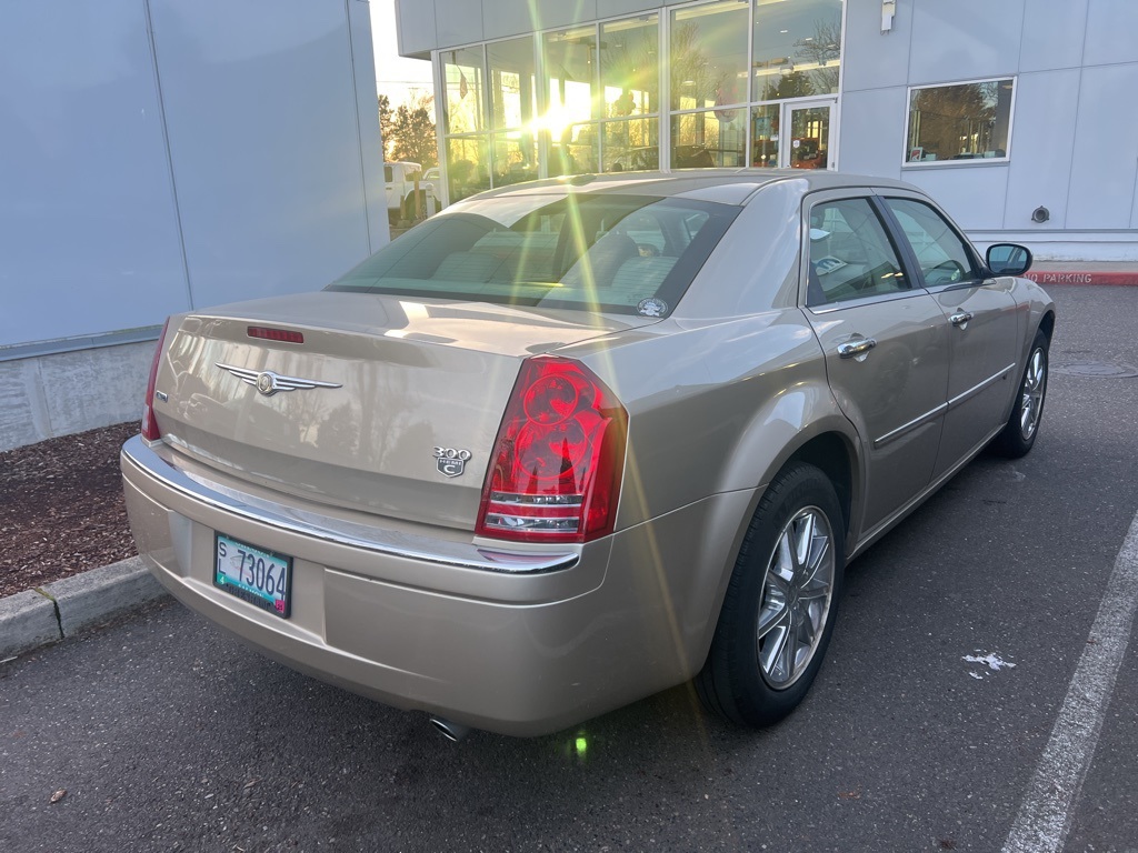 2009 Chrysler 300 C Base photo 2