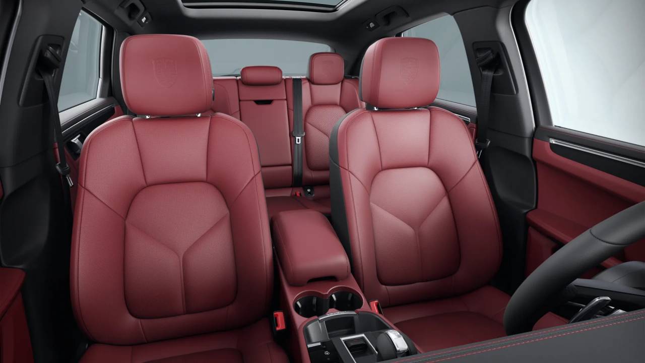 2026 Porsche Macan T photo 10