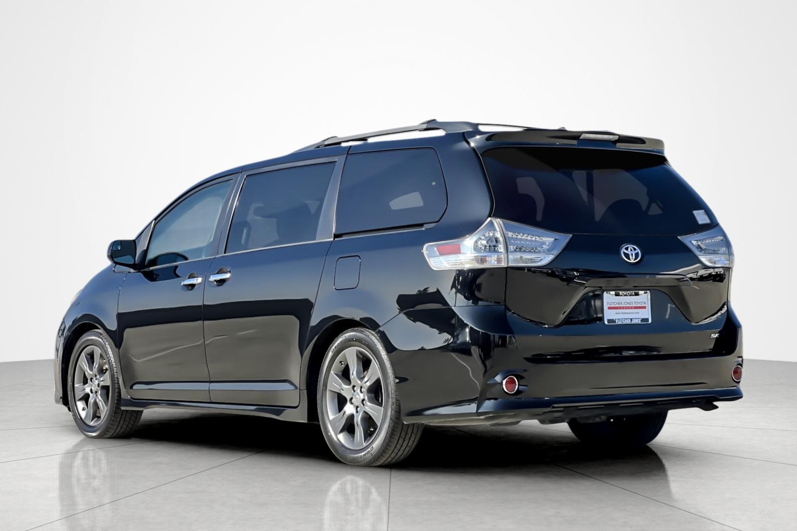 2016 Toyota Sienna SE photo 3