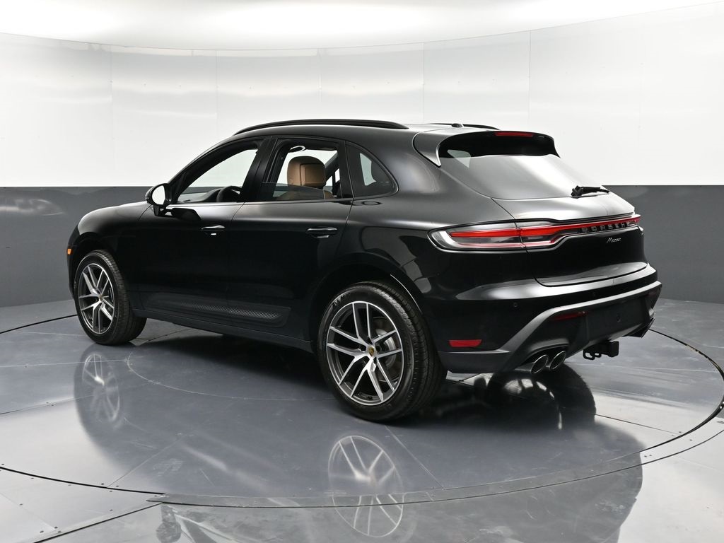 2025 Porsche Macan T photo 2