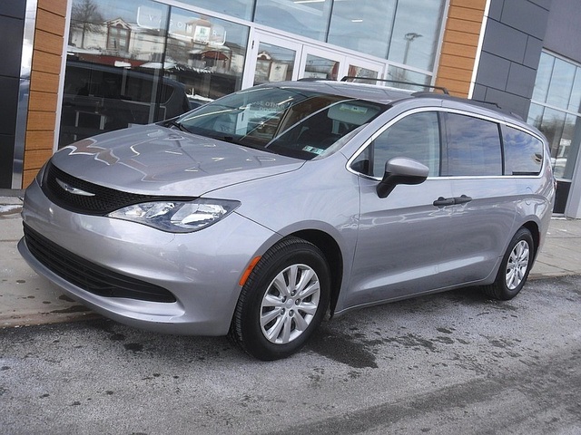 2020 Chrysler Voyager L's photo