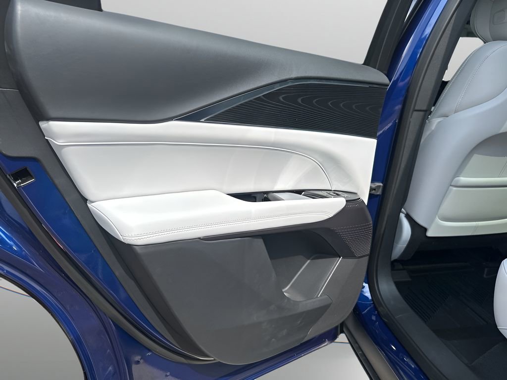 2025 Cadillac Lyriq Sport photo 15
