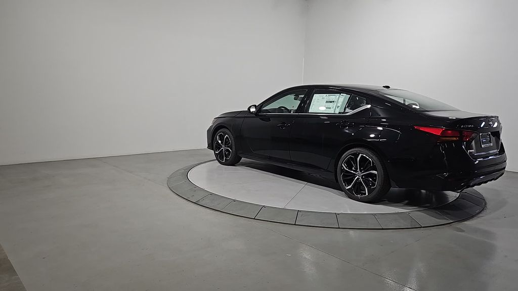 2025 Nissan Altima 2.5 SR photo 3
