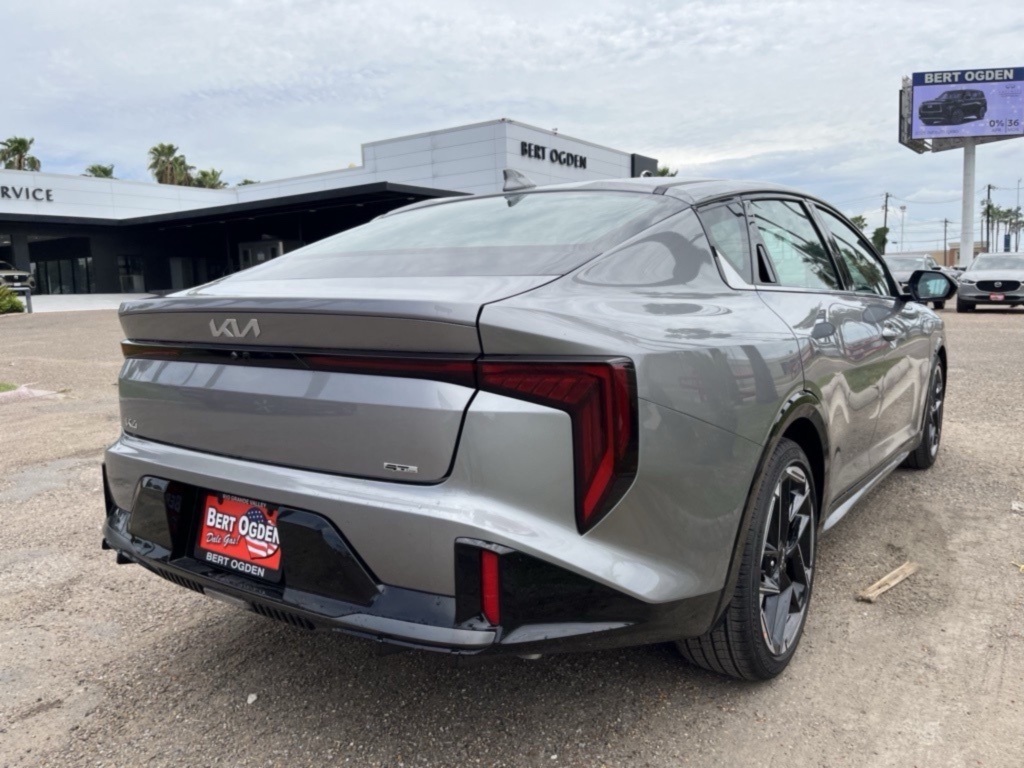2025 Kia K4 GT-Line photo 4