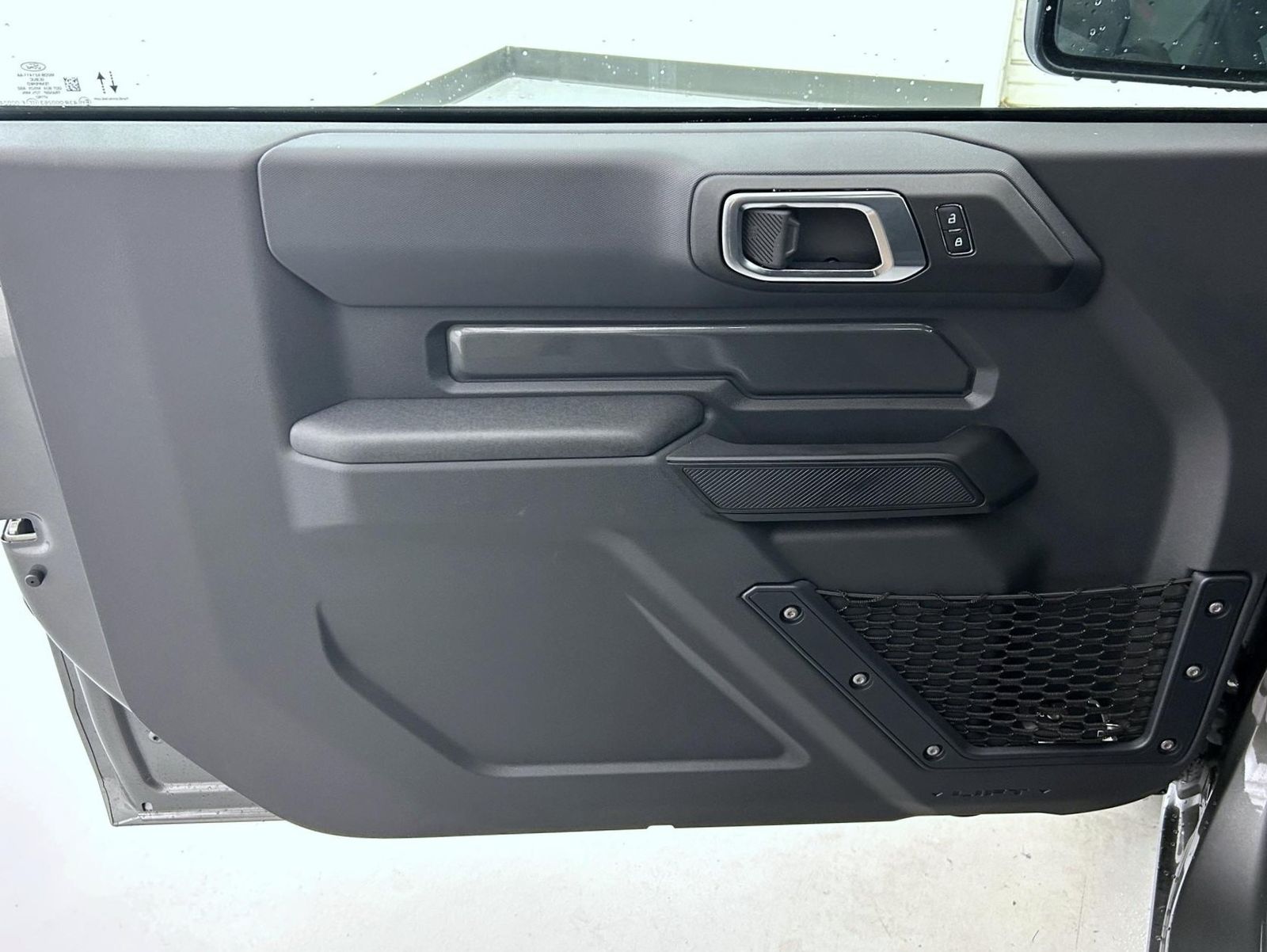 2025 Ford Bronco Base photo 9
