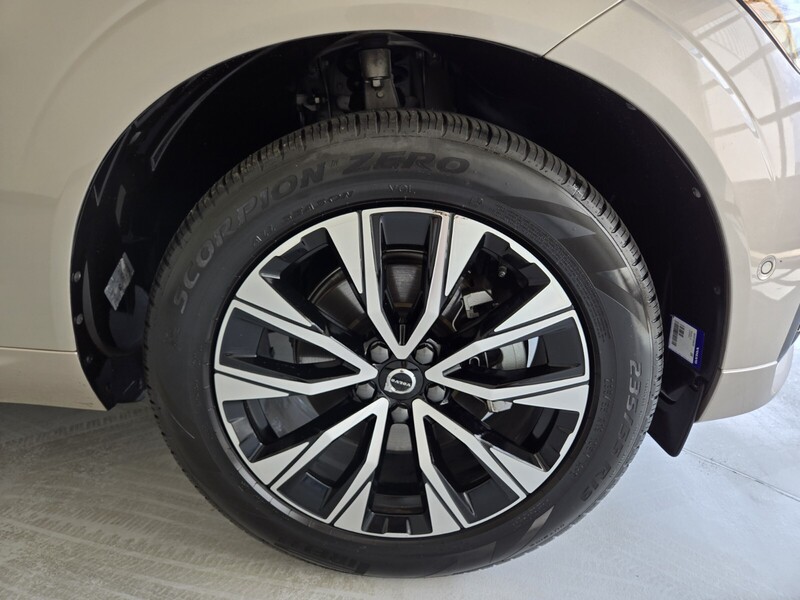 2025 Volvo XC60 B5 Plus photo 22