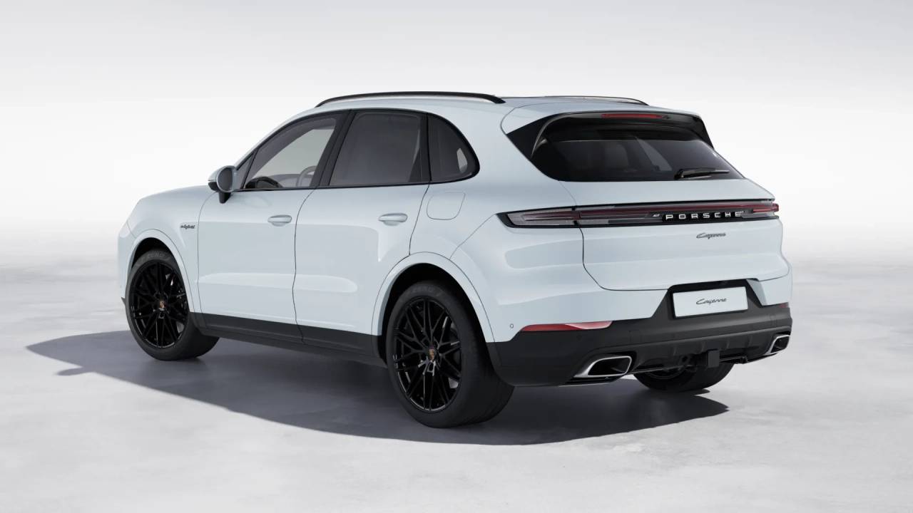 2026 Porsche Cayenne E-Hybrid photo 2