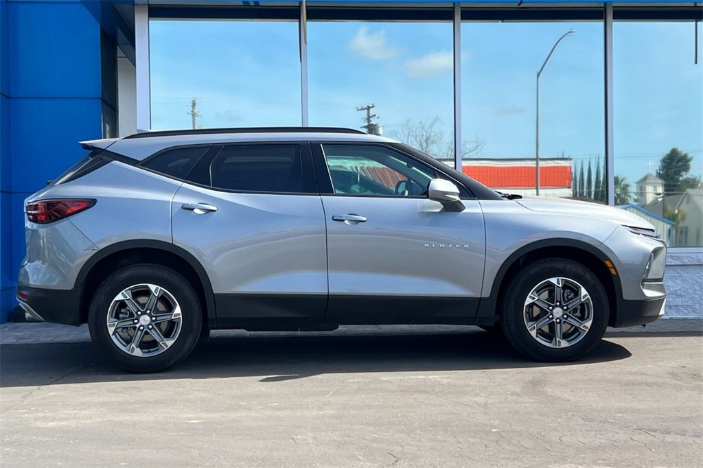 2024 Chevrolet Blazer 2LT photo 2