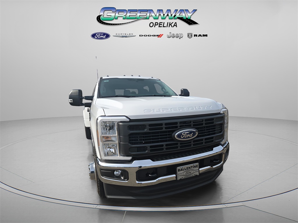 2026 Ford F-350 Super Duty XL's photo