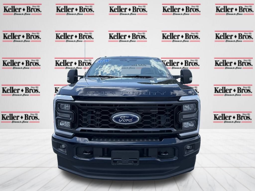 2025 Ford F-350 photo 2