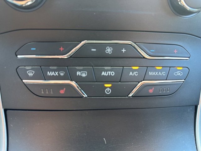 2019 Ford Edge SEL photo 38