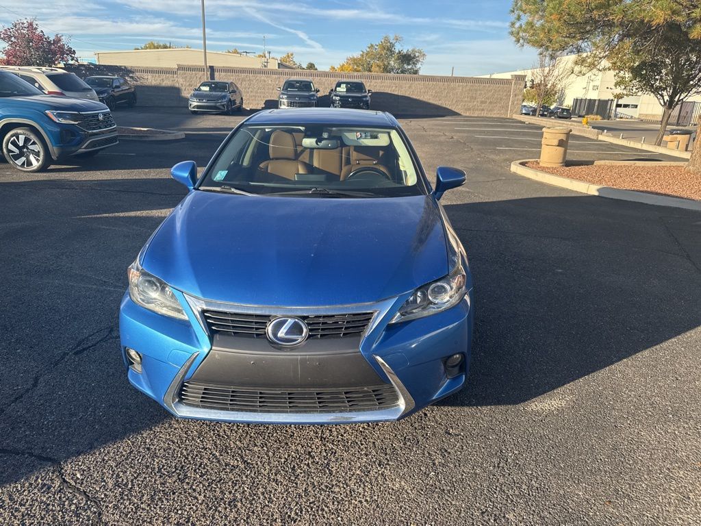 2017 Lexus CT 200h photo 2