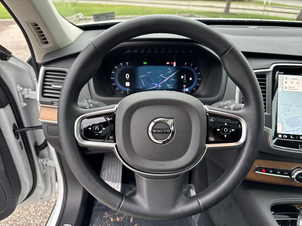 2025 Volvo XC90 Core photo 20