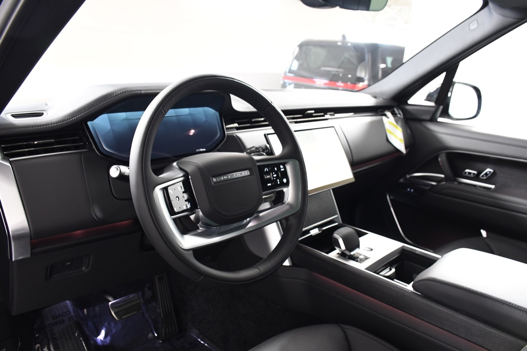 2025 Land Rover Range Rover SE photo 11
