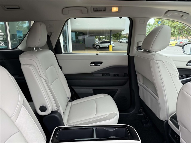 2025 Nissan Pathfinder SL photo 15