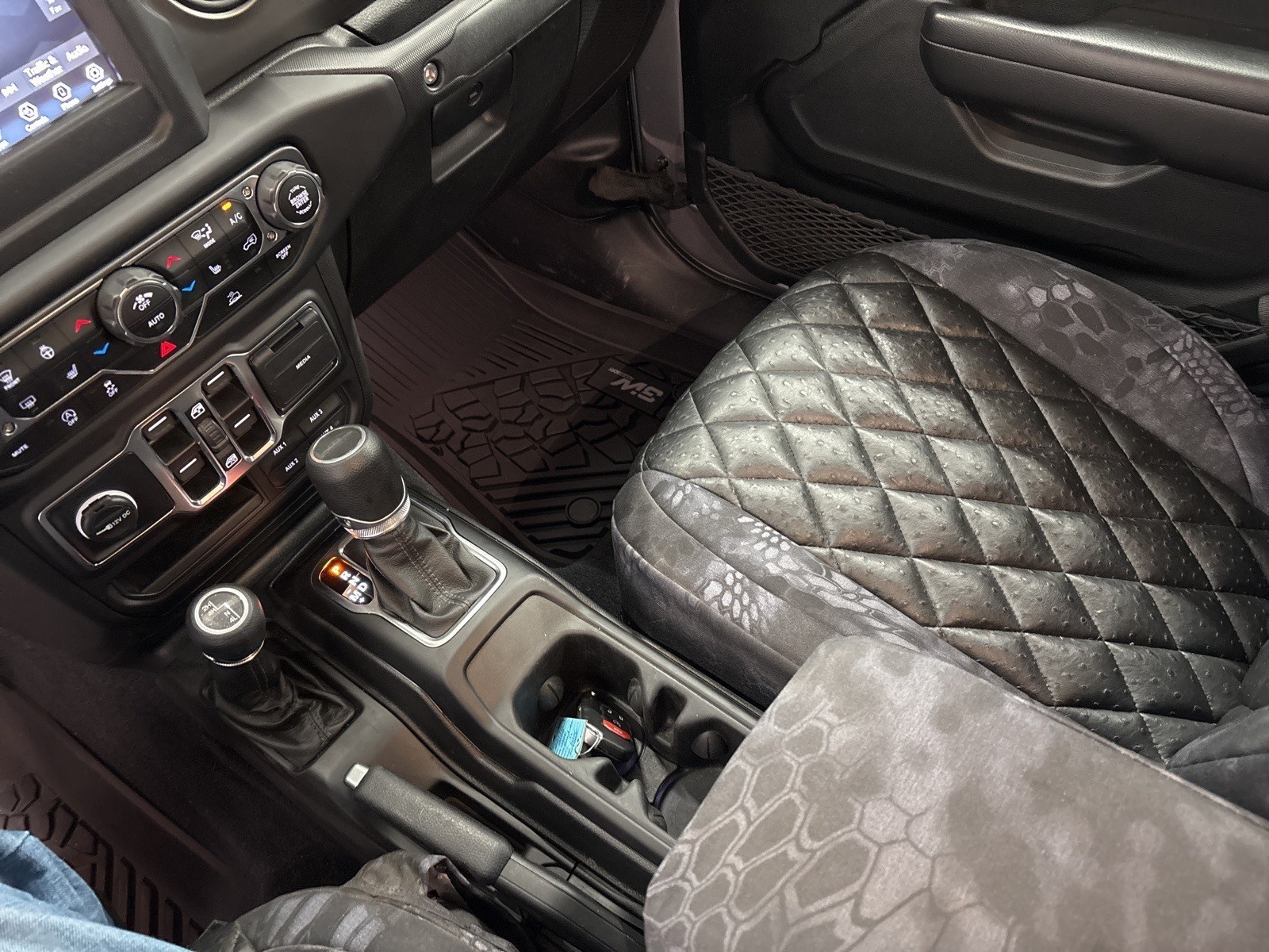 2020 Jeep Gladiator Sport photo 17
