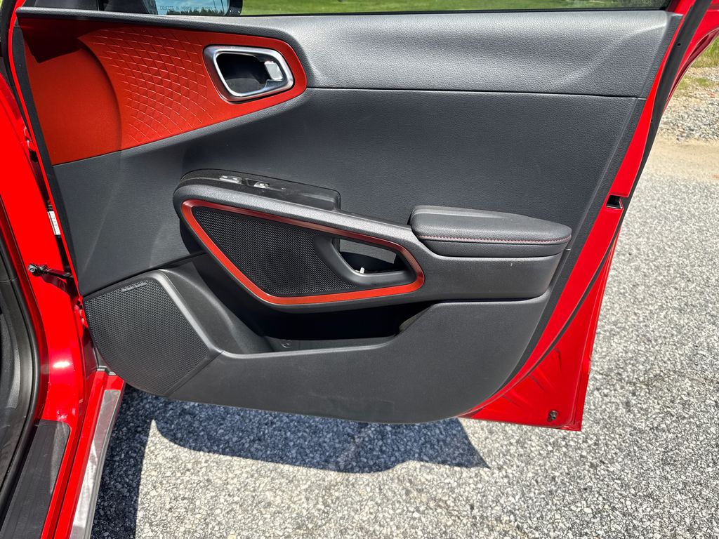 2025 Kia Soul GT-Line photo 13