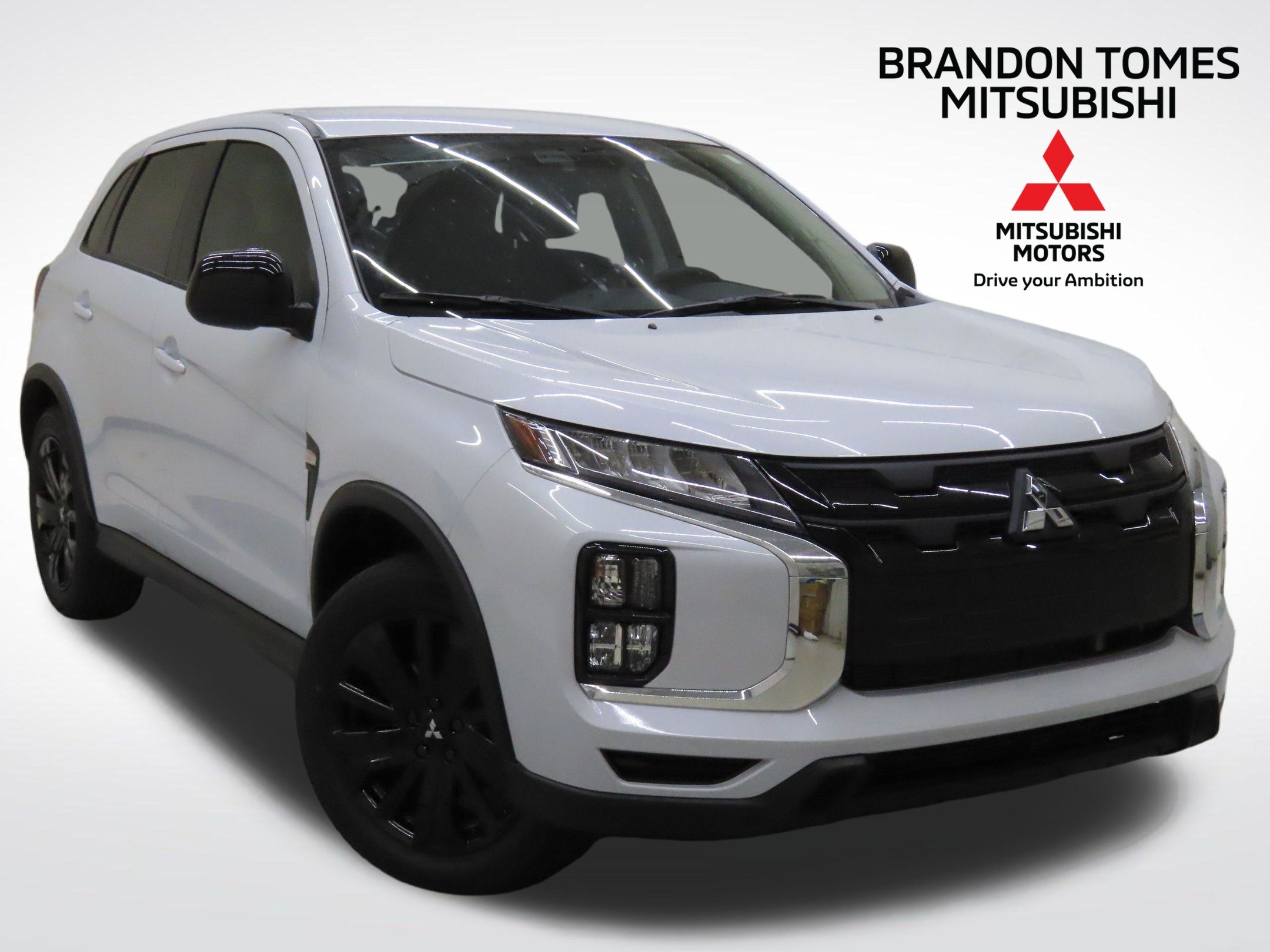 2025 Mitsubishi Outlander Sport LE's photo