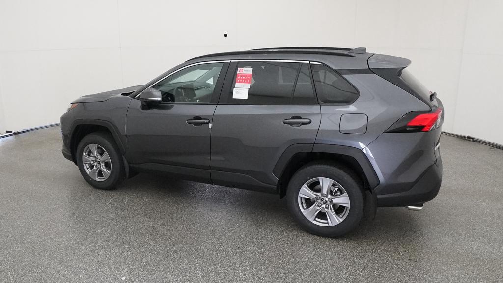 2025 Toyota RAV4 XLE photo 7