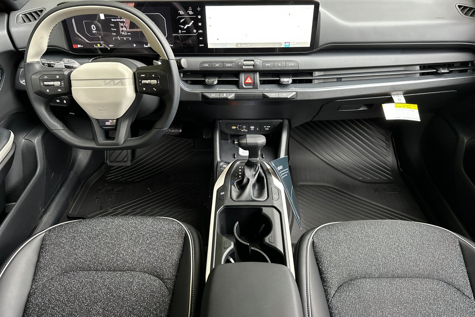 2025 Kia K4 GT-Line photo 9
