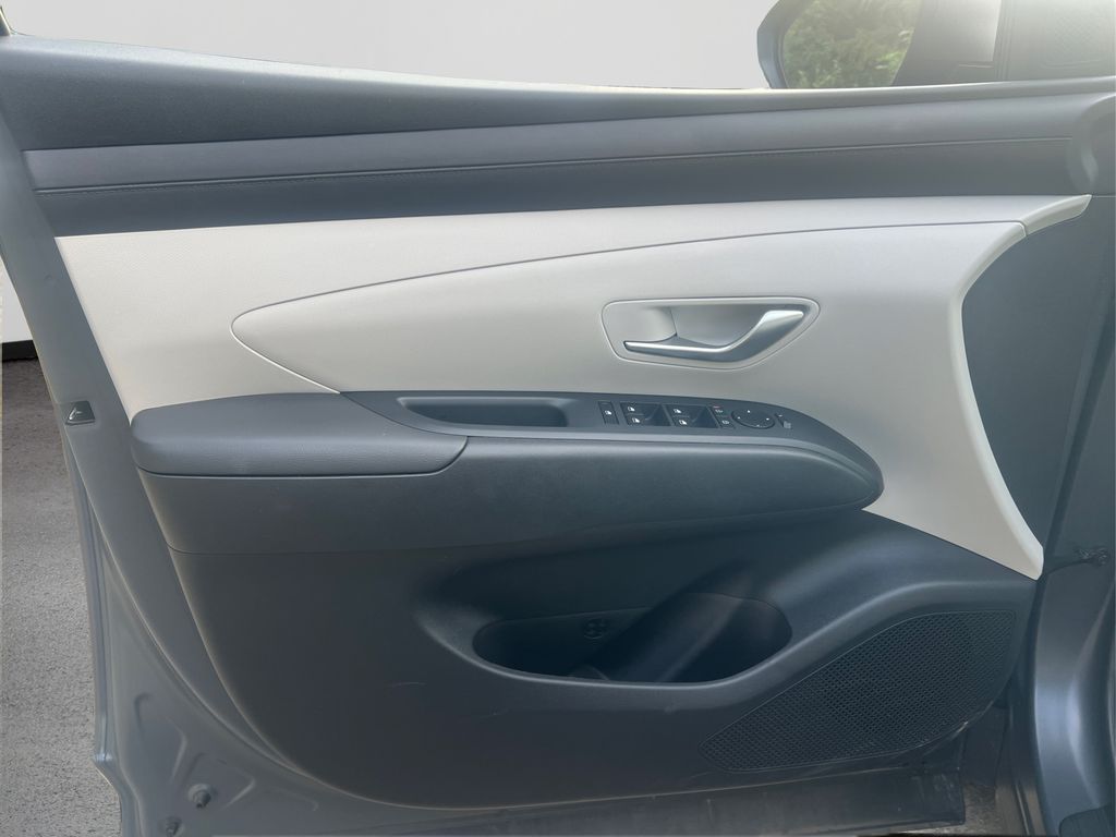 2025 Hyundai Tucson SE photo 16