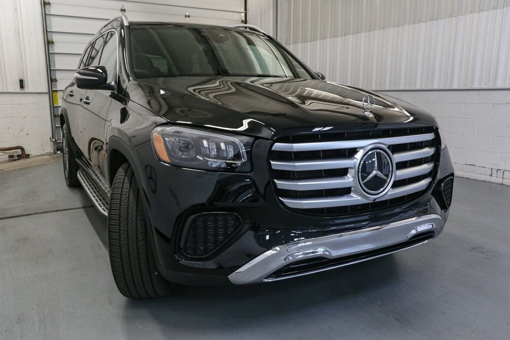2025 Mercedes Benz GLS 450 4MATIC photo 4