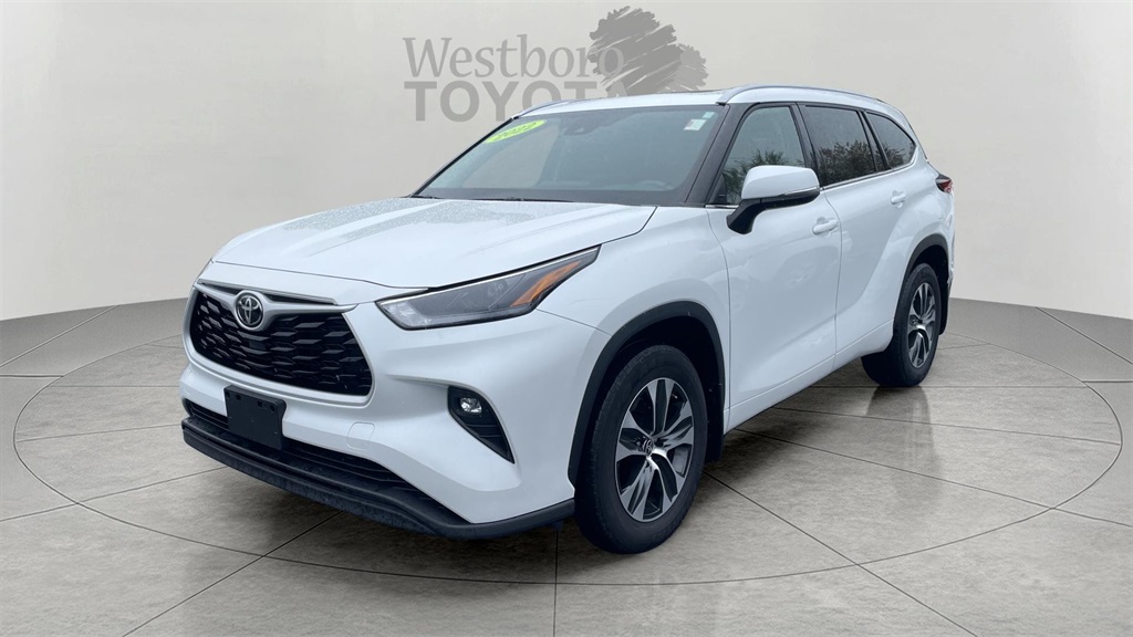 2022 Toyota Highlander XLE photo 3