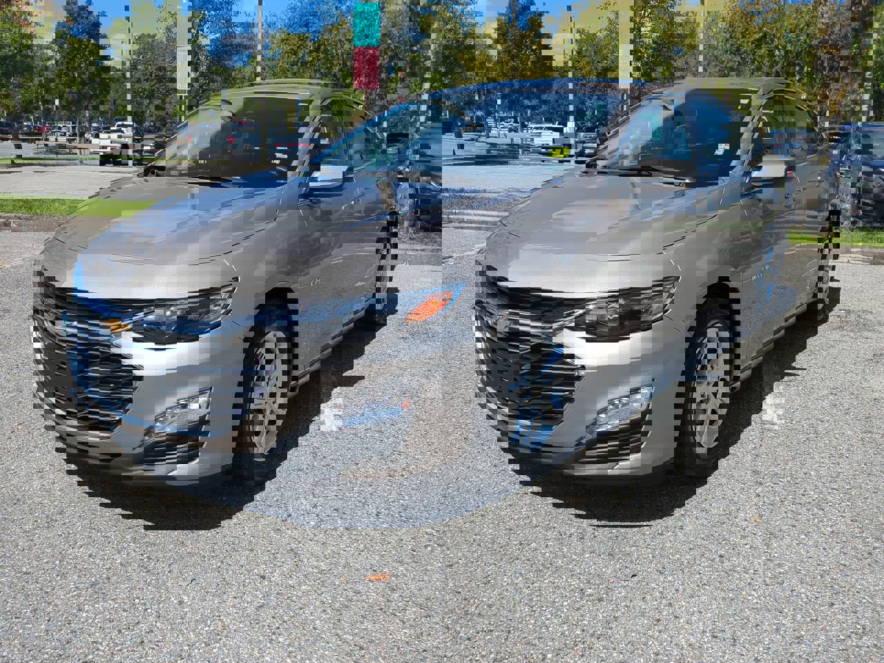 2023 Chevrolet Malibu 1LT photo 2