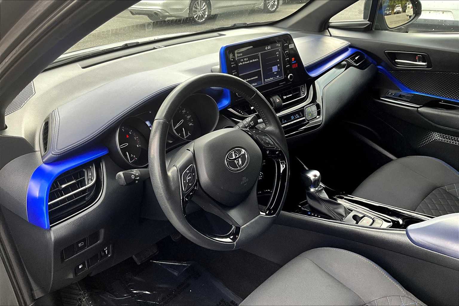 2021 Toyota C-HR XLE photo 16