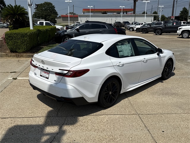 2025 Toyota Camry SE photo 3