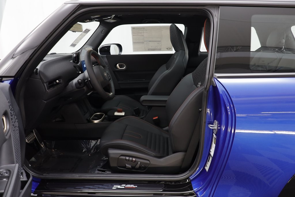 2025 Mini Cooper 2 Door Hardtop Iconic photo 7