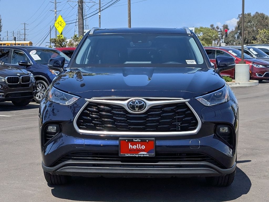 2022 Toyota Highlander XLE photo 3