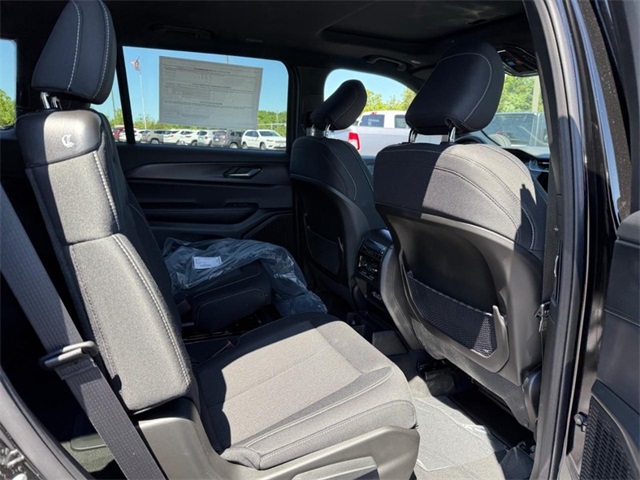 2025 Jeep Grand Cherokee Laredo X photo 6