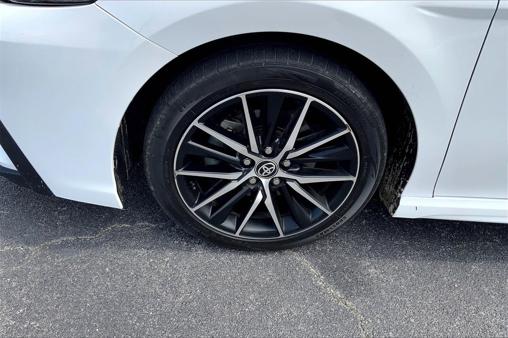 2021 Toyota Camry SE photo 8