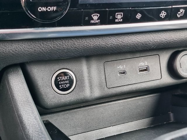 2023 Nissan Rogue SV photo 3