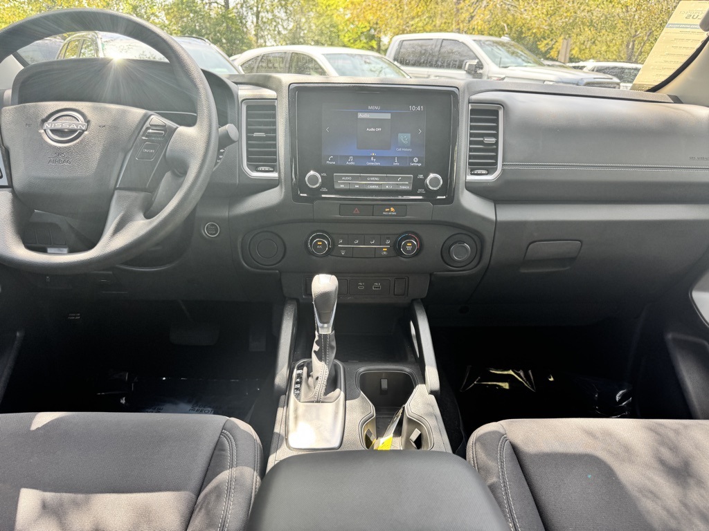 2023 Nissan Frontier SV photo 13