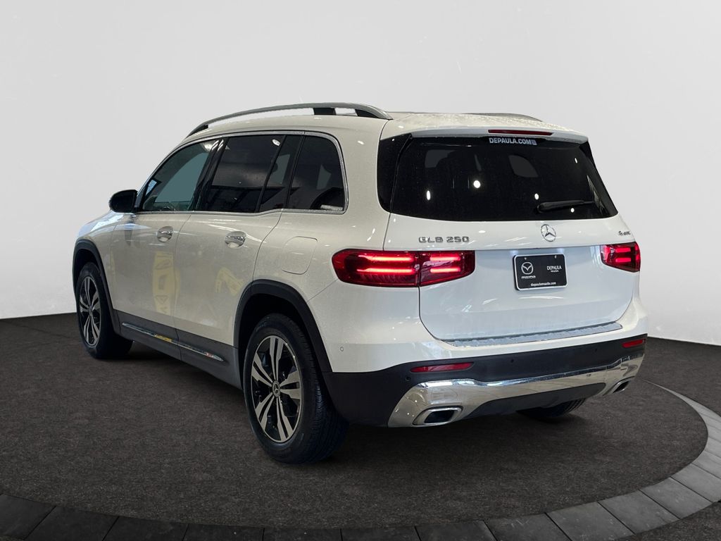 2024 Mercedes Benz GLB 250 photo 3