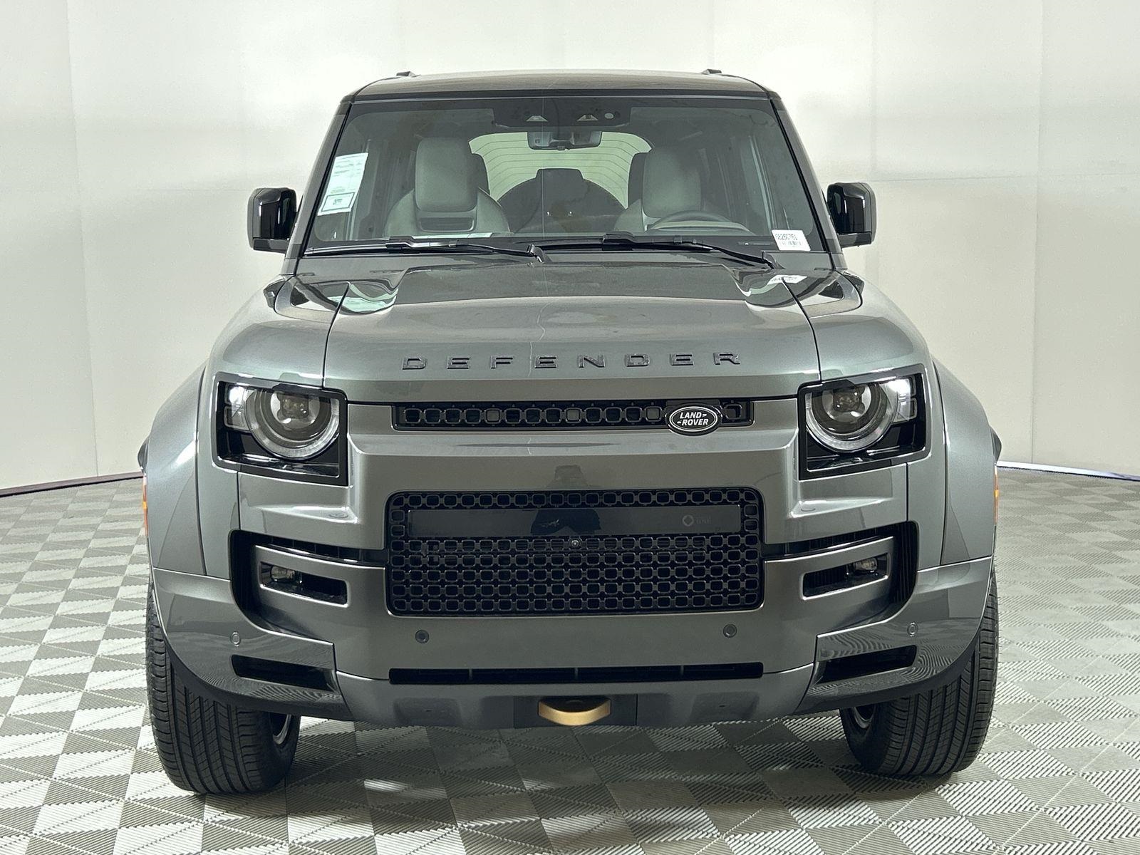 2025 Land Rover Defender 110 photo 8