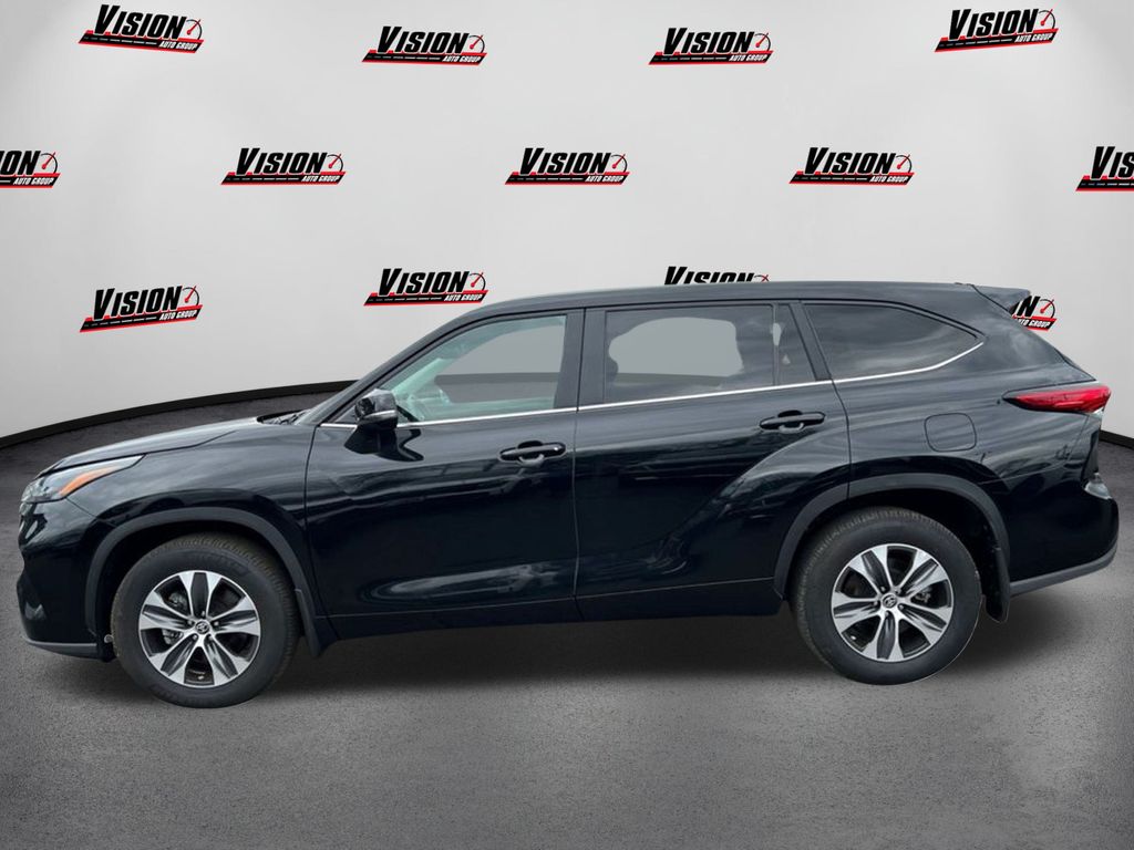 2023 Toyota Highlander XLE photo 8