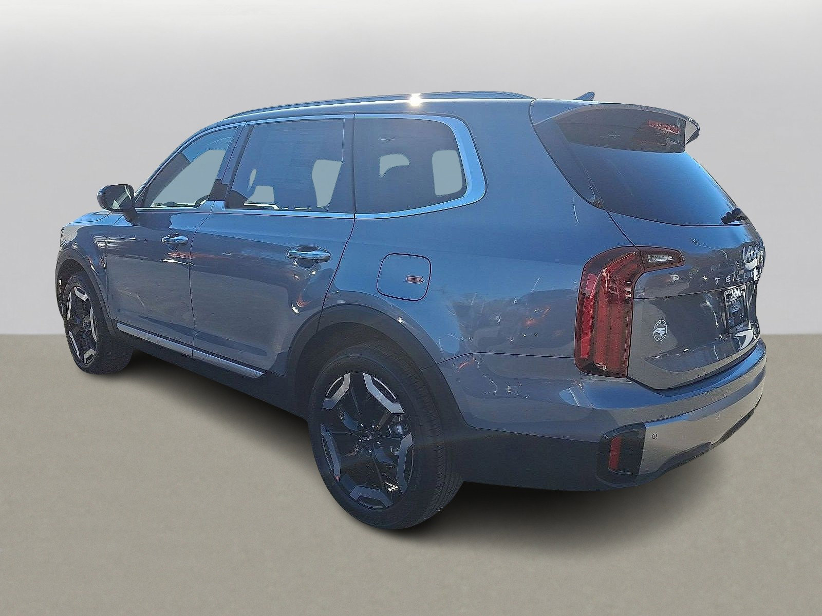2025 Kia Telluride S photo 2