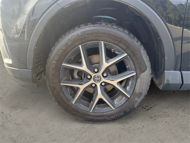 2017 Toyota RAV4 SE photo 9