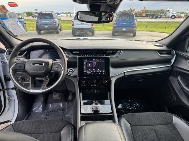 2024 Jeep Grand Cherokee Altitude photo 24
