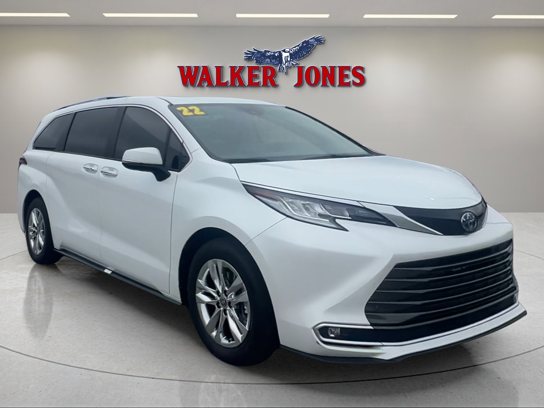 2022 Toyota Sienna Limited's photo