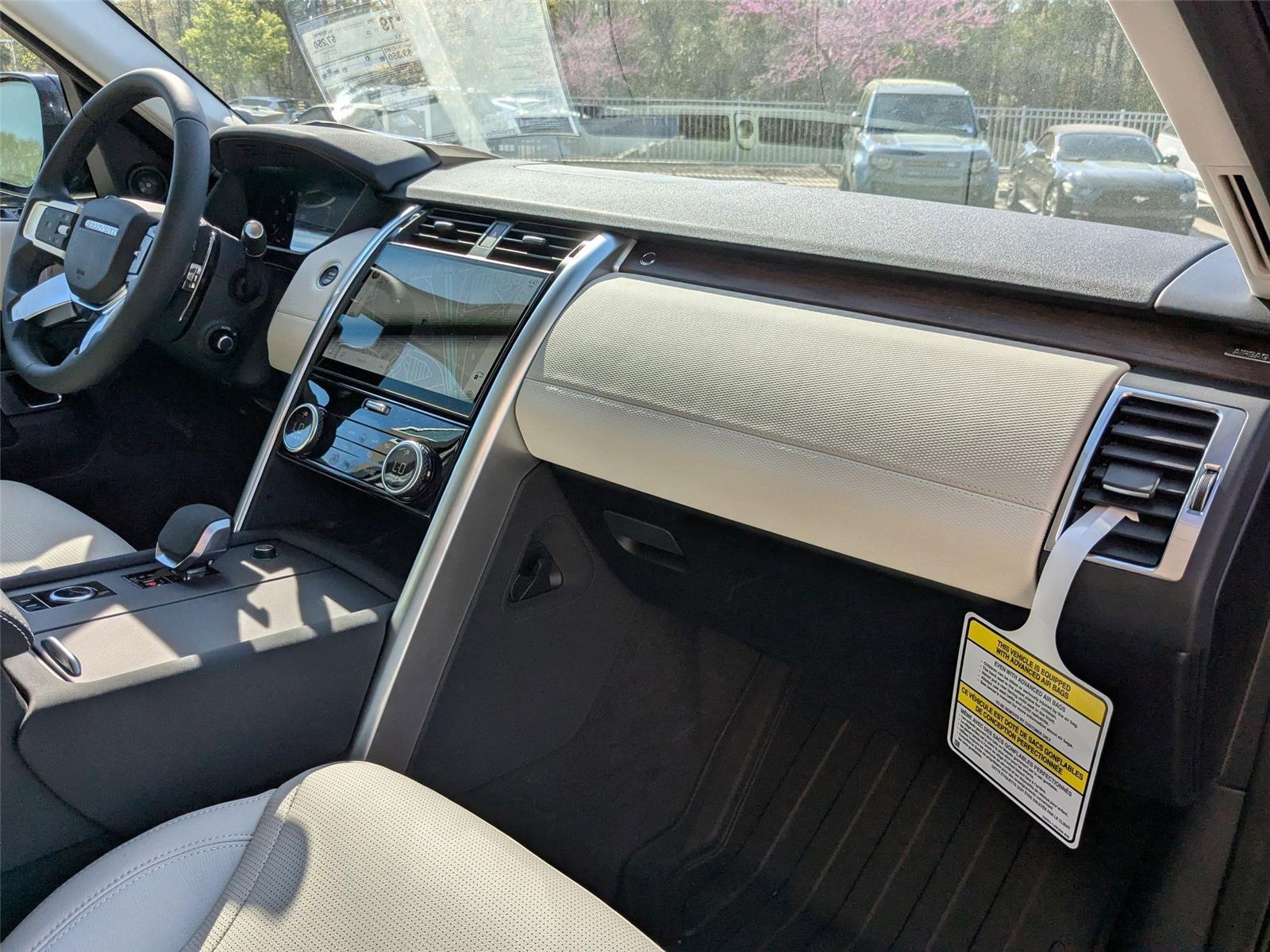 2025 Land Rover Discovery SE photo 33